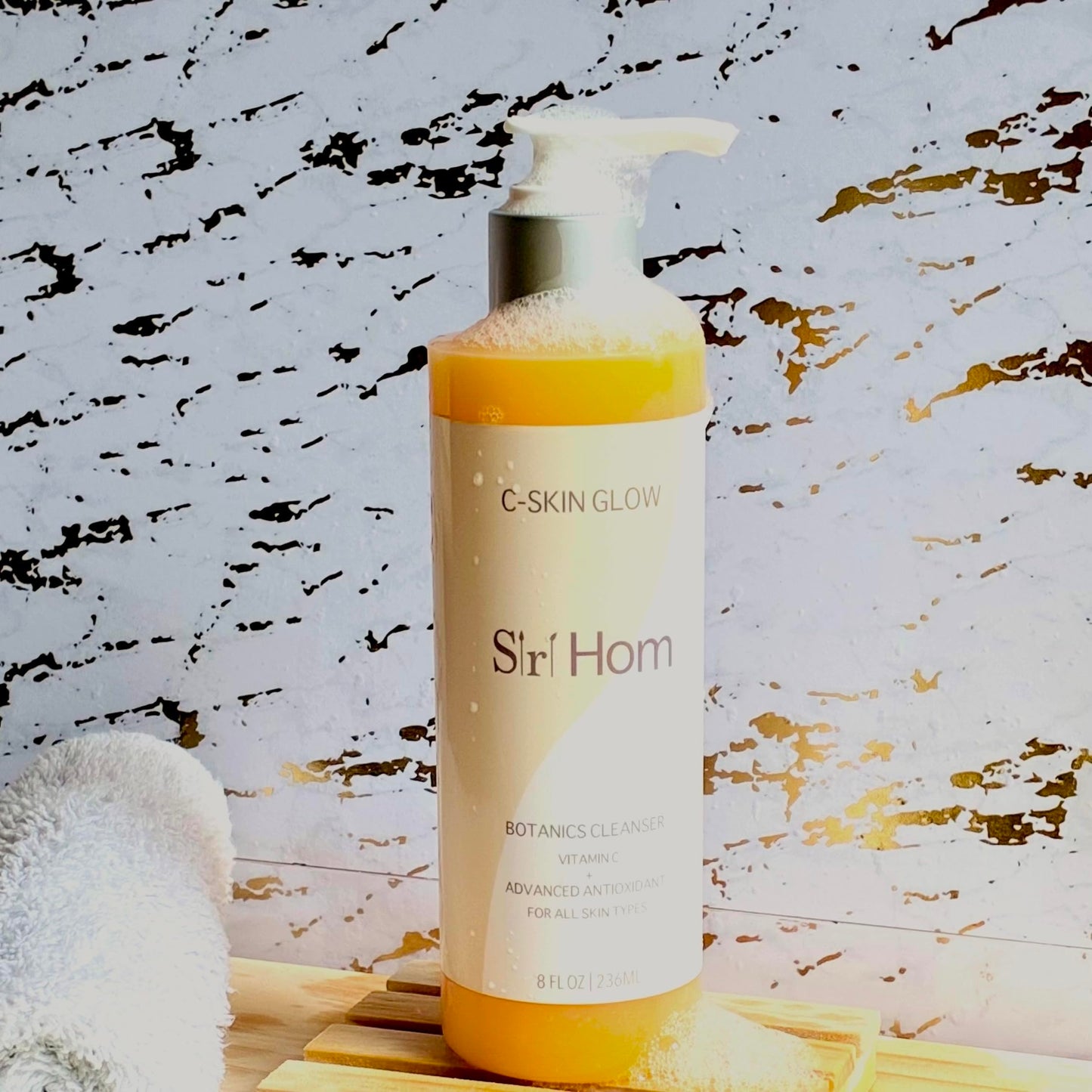 Siri Hom C-Skin Glow Botanic Cleanser with Vitamin C + Advanced Antioxidant