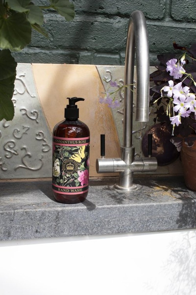 The English Soap Company Kew Gardens Luxury Hand and Body Wash, Refreshing Botanical Wash with a Rich Lather, Enriched with Soothing Aloe Vera and Vitamin E, Osmanthus Rose Scent 500ml
