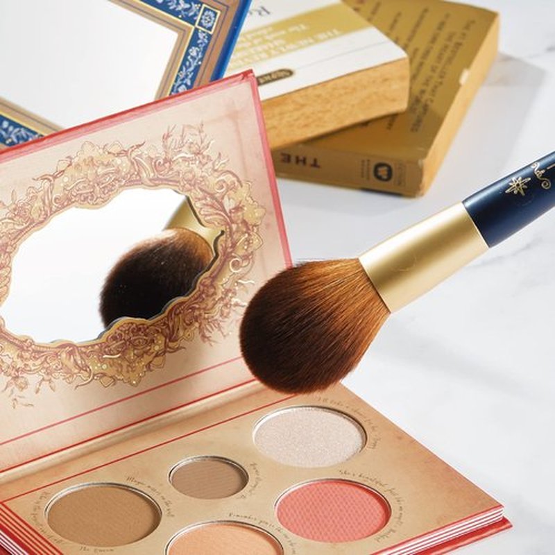 READY TO SHINE GORGEOUS Tapered Powder Brush - Vegan & Cruelty Free -Ultra Soft Synthetic Bristles for Blush Powder - PRO MAKEUP BRUSHES