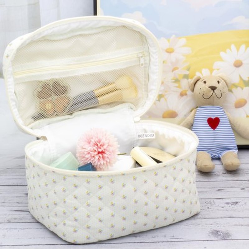 PAZIMIIK Cotton Makeup Bag for Women Large Quilted Travel Cosmetic Case Girls' Make Up Organizer,Little Flower White