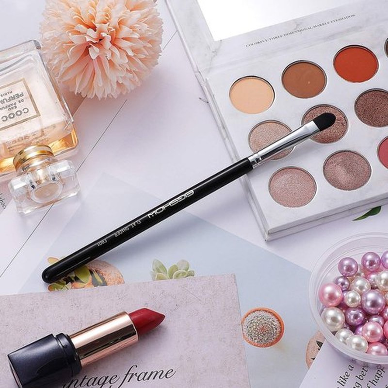 Professional Shader Eyeshadow Brush, EIGSHOW-Pro All Over Short Shader Eye Makeup Brush with Dense Rounded Natural Hair Bristles to Pack Eye Shadow