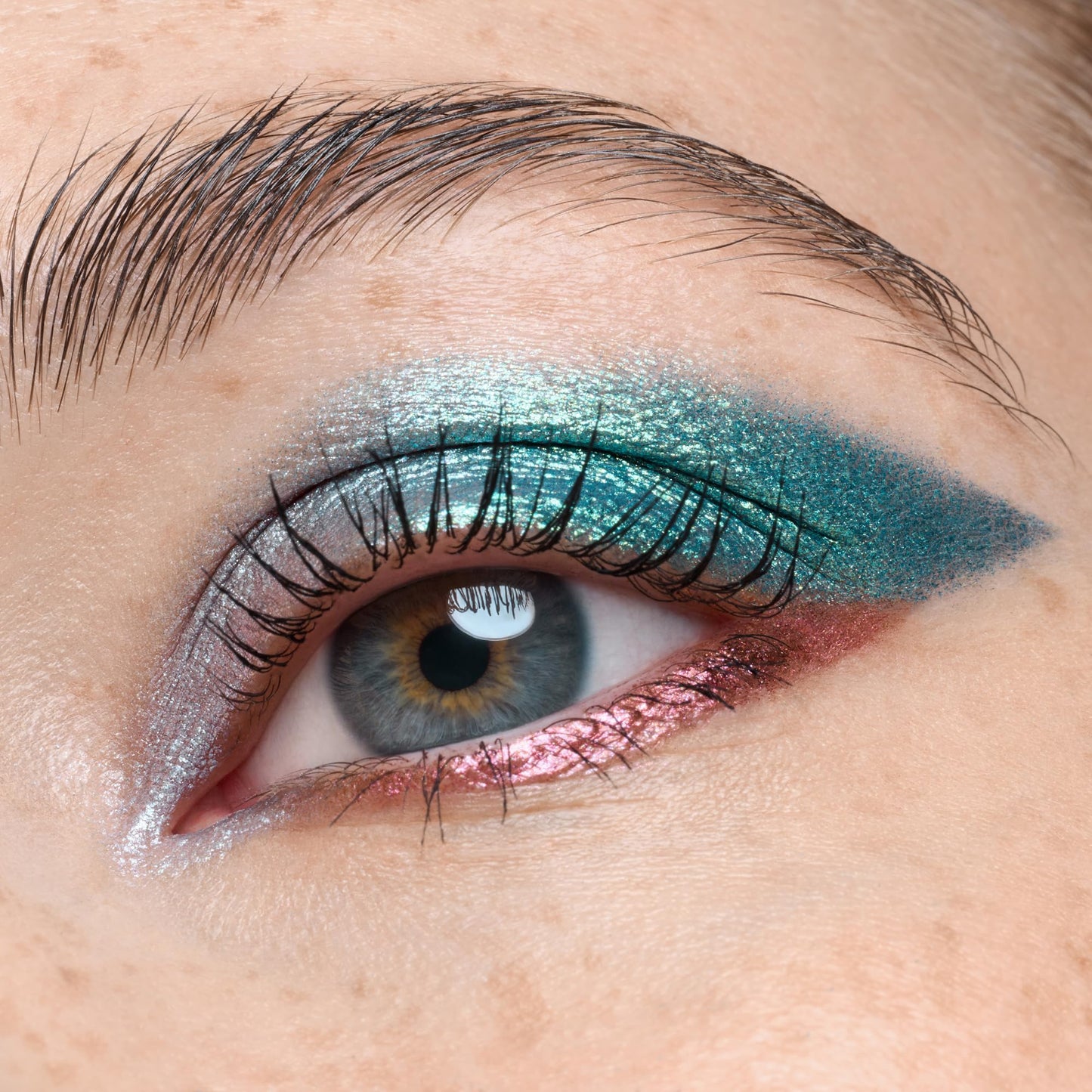 Catrice | Space Glam Chrome Eyeshadow | Duo Chrome, Highly Pigmented, Holographic Shimmer | Vegan & Cruelty Free | Without Parabens & Microplastic Particles (040 | Stardust)