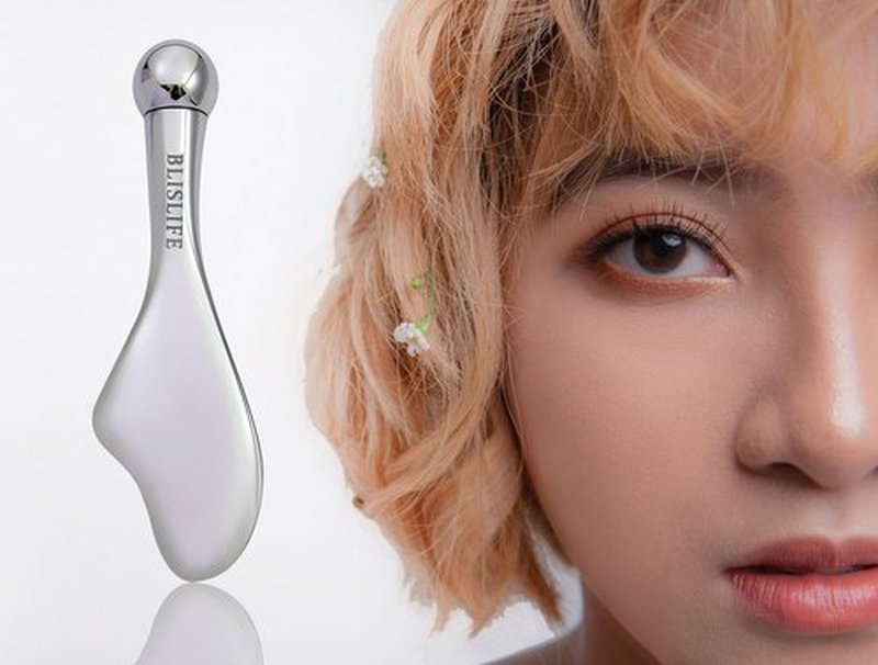 BLISLIFE Mini Eye Care Stick, Facial Roller to Eliminate Eye Puffiness, Lighten Wrinkles, Gua Sha Beauty Skin Care Tool, On-The-go Facial Care Massager for Women (Zinc Alloy)