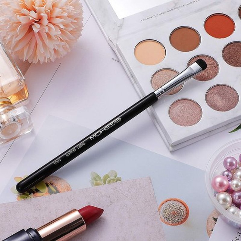 Eyeshadow Smudge Brush Short Shader Precision Makeup Brush High-End Small Eyeshadow Brush for Creasing & Cat Eye Makeup Look - Premium Quality - Cruelty Free E806 Black