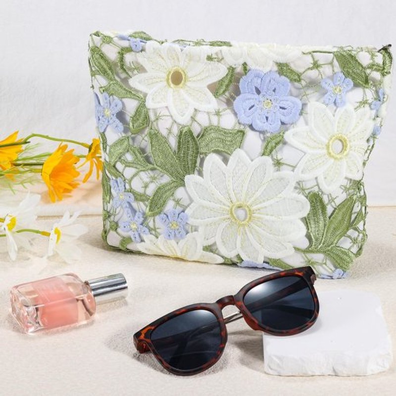 ZLFSRQ Lace Flower Makeup Bag Travel Cute Floral Cosmetic Bags for Women Large Makeup Pouch Zipper Cosmetic Pouch for Purse Aesthetic Makeup Organizer Bag Portable Toiletry Bag