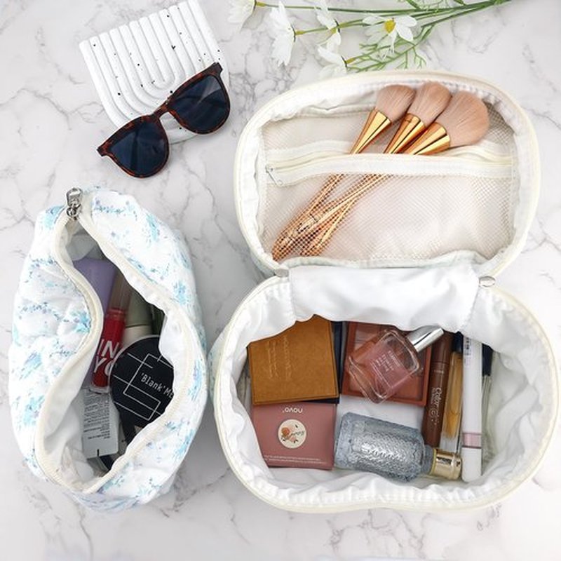 URSKYTOUS 2Pcs Cotton Quilted Makeup Bag for Women Girls Large Small Travel Blue Floral Cosmetic Bags Set Cute Coquette Makeup Pouch for Purse Aesthetic Cloth Flower Storage Toiletry Bag Organizer