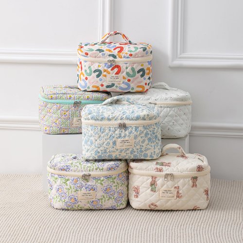 uekeboag Large Travel Quilted Makeup Bag for Women, Floral Cotton Cosmetic Bag, Coquette Aesthetic Floral Toiletry Organizer Bag (03White-Bear)