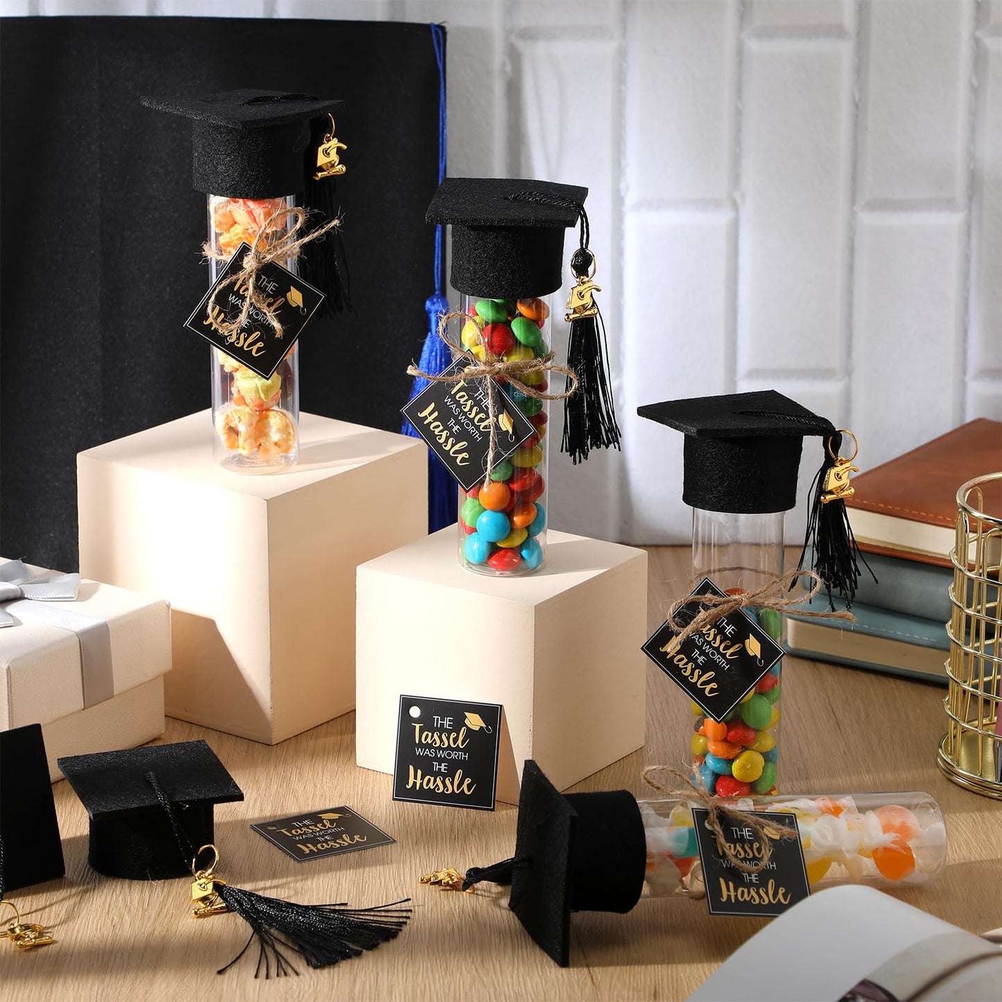 Willinglong 30 Set 2026 Graduation Candy Tubes Jars Set 100 ml Fillable Clear Plastic Gumball Container with Cap with Tassel and Cards for DIY 2026 Graduation Party Favors(Black)