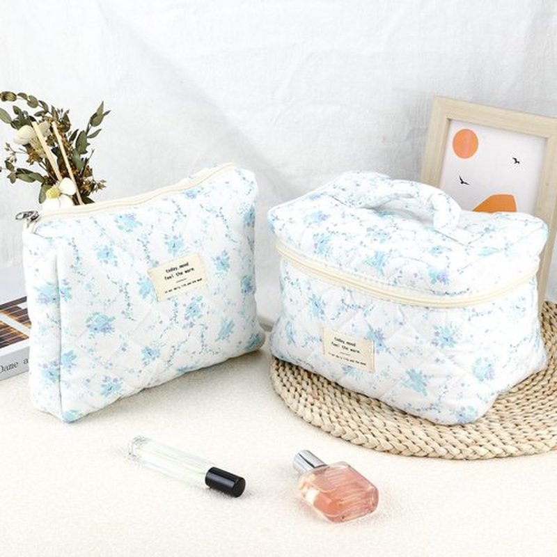 URSKYTOUS 2Pcs Cotton Quilted Makeup Bag for Women Girls Large Small Travel Blue Floral Cosmetic Bags Set Cute Coquette Makeup Pouch for Purse Aesthetic Cloth Flower Storage Toiletry Bag Organizer