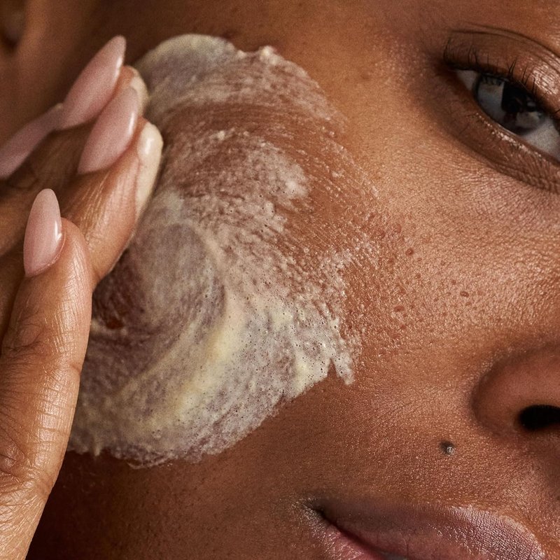 Dermalogica Daily Milkfoliant | AHA & BHA Face Exfoliator - Oat-Based Powder Scrub for Calming, Polishing & Hydrating Skin