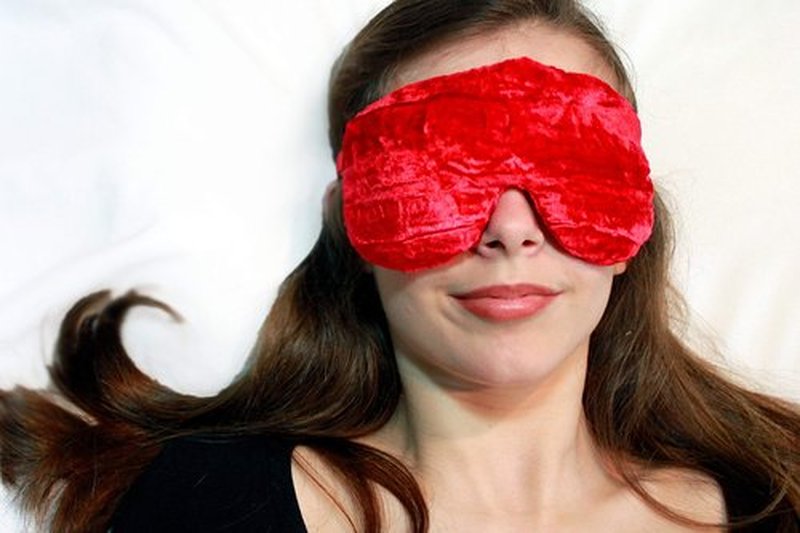 Candi Andi Handmade Opulence Yoga Eye Mask Pillow - Weighted Flaxseed Fill, Unscented, Satin & Velvet, Adjustable Strap - Ideal for Meditation & Restful Sleep -Cherry - TEMF-CH