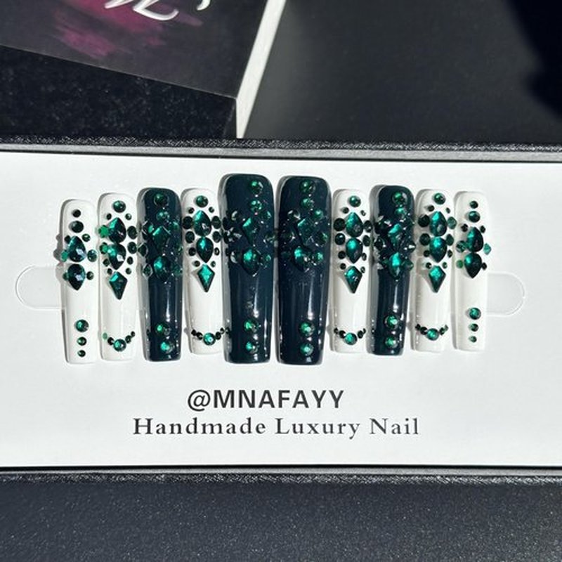 MNAFAYY 100% Handmade Nails 3D Rhinestone Crystal Extra Long Press On Nails Full Cover Luxury Gorgeous Reusable UV Finished Fake False Nails Acrylic Nail Kit With Box Gifts for Women Black White S
