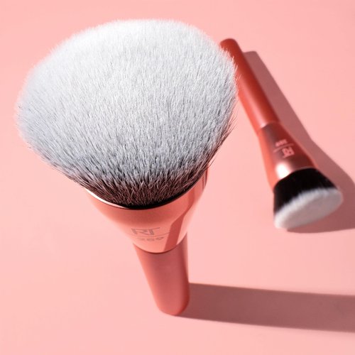 Real Techniques Glow Round Base Makeup Brush, For Liquid & Cream Makeup, Flat Top Foundation Brush For Blending & Building Up Coverage, Dense Bristles, Stocking Stuffer, Cruelty Free, 1 Count