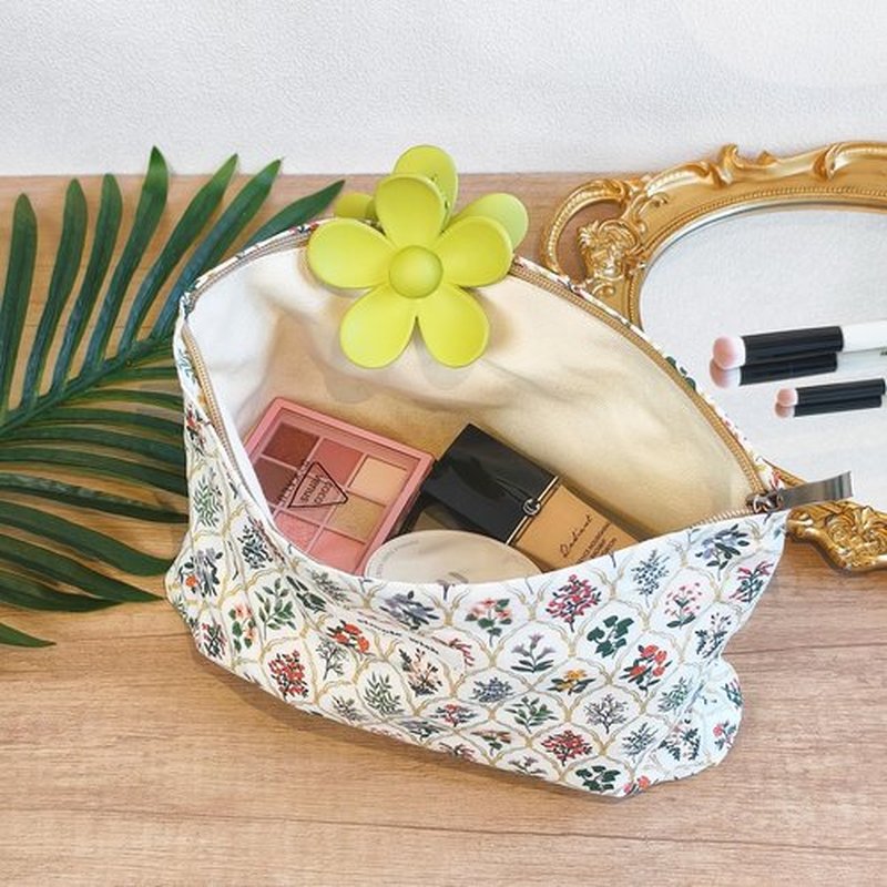 STARDW Aesthetic Makeup Bag Cosmetic Bags for Women and Girls, Large Capacity Canvas Travel Makeup Bag,Makeup Organizer Bag Zipper Pouch (Garden)