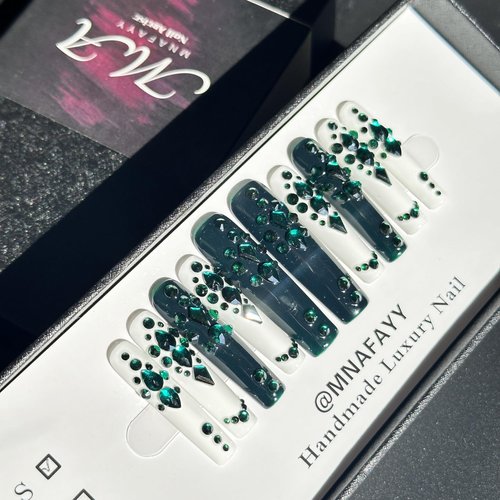 MNAFAYY 100% Handmade Nails 3D Rhinestone Crystal Extra Long Press On Nails Full Cover Luxury Gorgeous Reusable UV Finished Fake False Nails Acrylic Nail Kit With Box Gifts for Women Black White S
