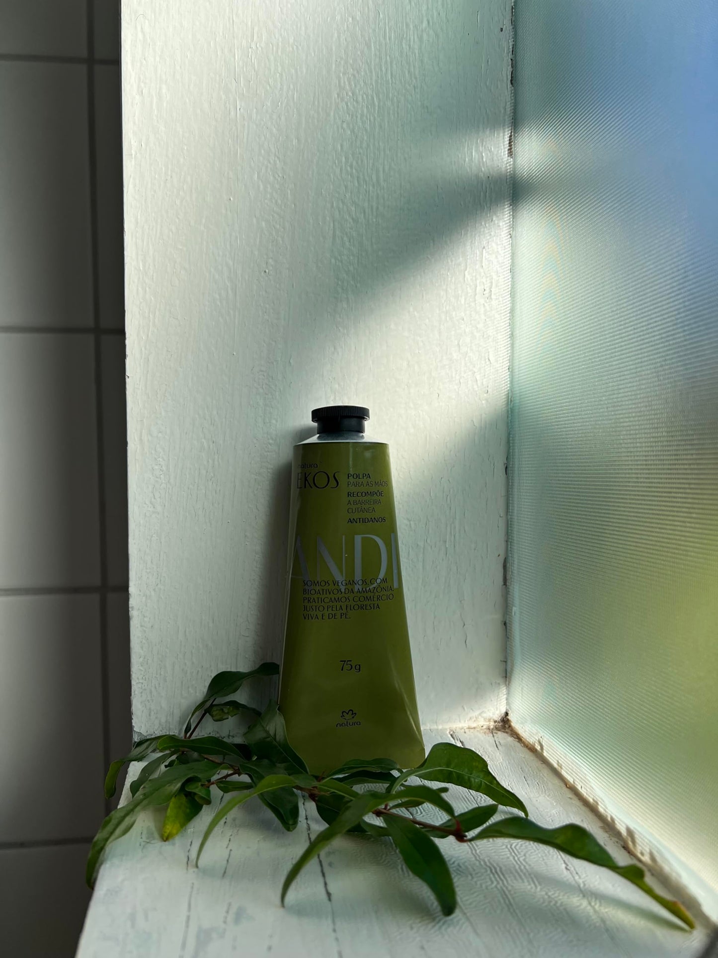 natura - Ekos Andiroba Hand Cream - Anti-Damage Hand Balm - Hand and Nails Moisturizer - Protective Skin Barrier - Vegan Skin Care - Brazilian Beauty Secrets - Self Care & Body Care - 2.6oz (75g)