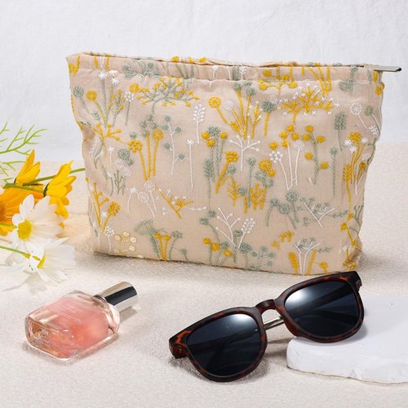 ZLFSRQ Silk Flower Makeup Bag Travel Cute Cosmetic Bags for Women Large Makeup Pouch Zipper Cosmetic Pouch for Purse Aesthetic Makeup Organizer Bag Portable Toiletry Bag