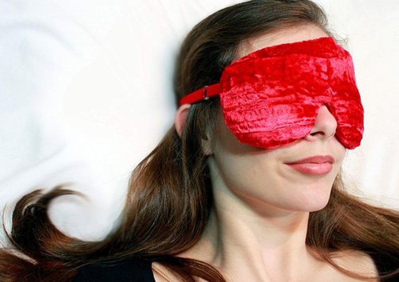 Candi Andi Handmade Opulence Yoga Eye Mask Pillow - Weighted Flaxseed Fill, Unscented, Satin & Velvet, Adjustable Strap - Ideal for Meditation & Restful Sleep -Cherry - TEMF-CH