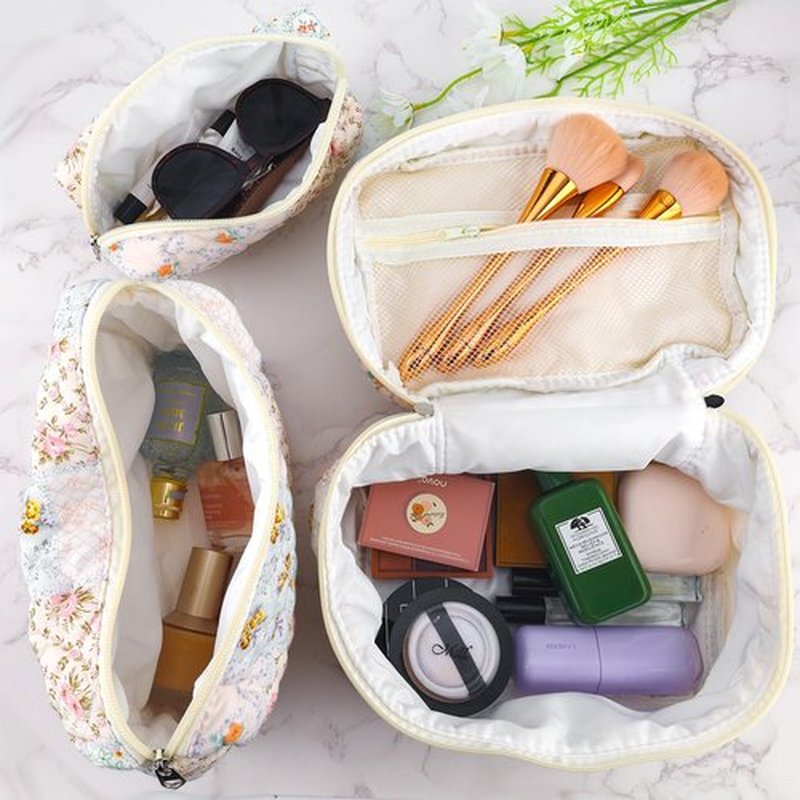 URSKYTOUS 3Pcs Cotton Quilted Makeup Bag for Women Girls Large Small Travel Floral Cosmetic Bags Set Cute Coquette Makeup Pouch for Purse Aesthetic Cloth Bee&Flower Storage Toiletry Bag Organizer