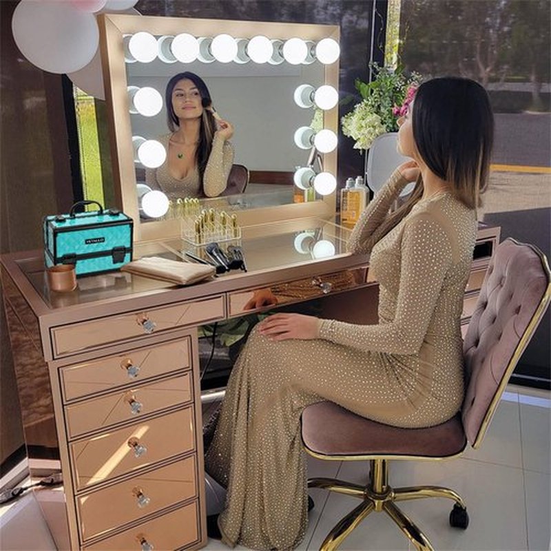 VETALLO Travel Makeup Box, Lockable Makeup Box Organizer I Makeup Train Case I Makeup Case Organizer I Makeup Box with Mirror I Large Makeup Organizer I Gifts For Her Women Bestie I Blue
