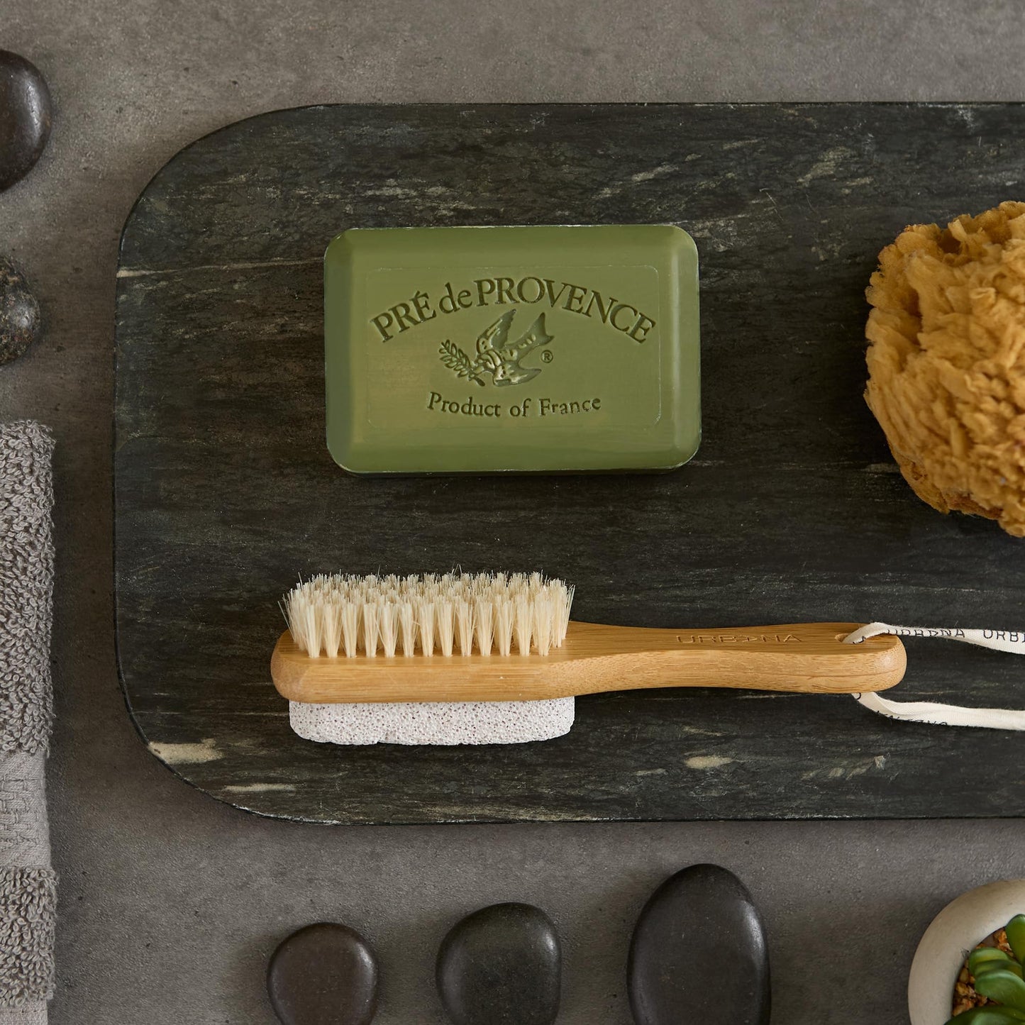 Pre de Provence Artisanal Soap Bar, Enriched with Organic Shea Butter, Natural French Skincare, Quad Milled for Rich Smooth Lather, 8.8 Ounce, Olive Oil