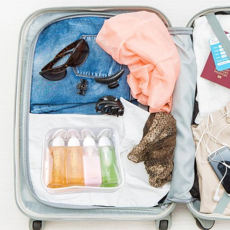 Hethyo Travel Bottles Travel Accessories Toiletries 4 Pack 3.7oz/110ml Travel Shampoo And Conditioner Bottles Empty Plastic Pump Bottle Dispenser Travel Size containers travel essentials