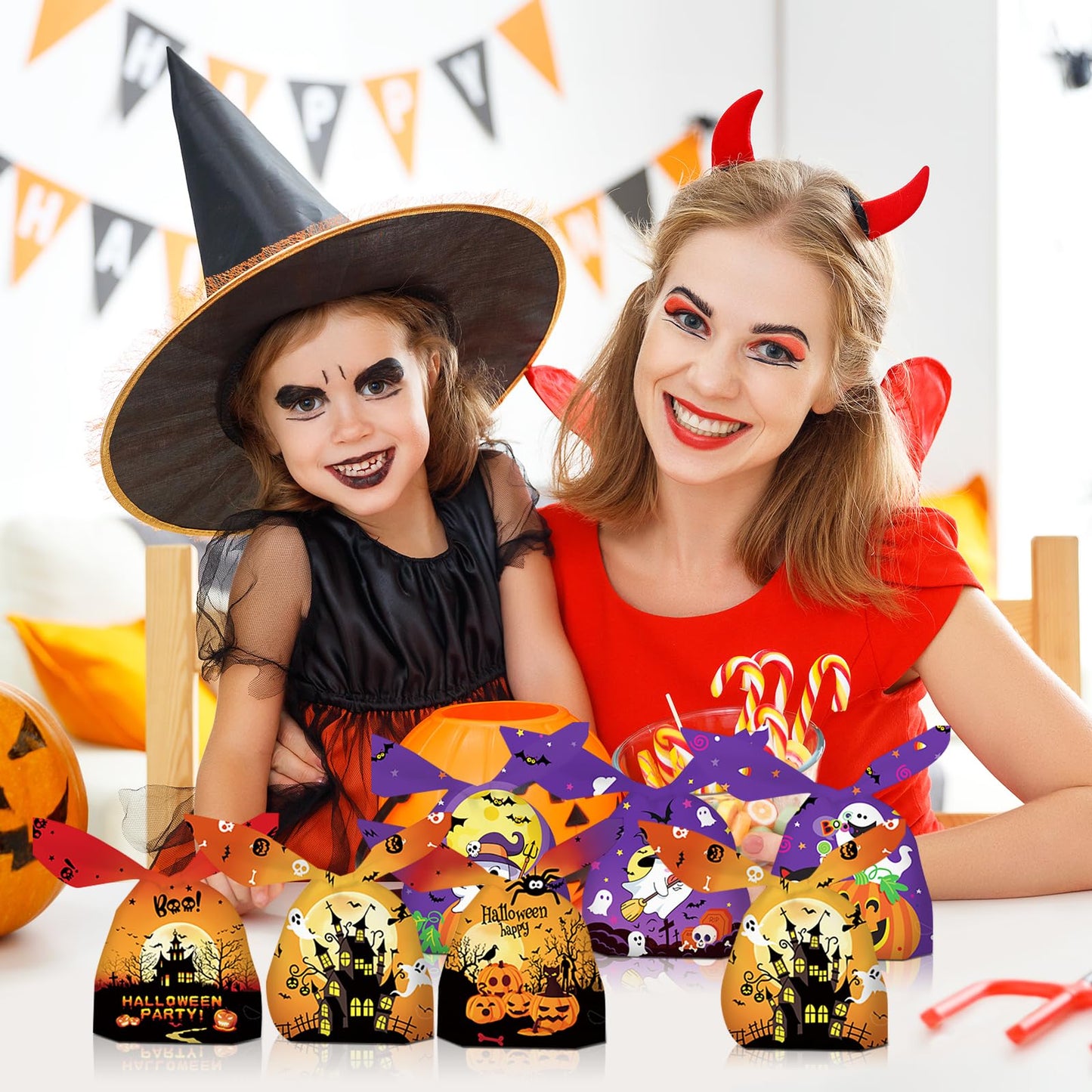 SAILYLENCEY]100-Pack Halloween Candy Bags, Halloween Treat Bags, 6 Patterns, 2 Colors (Purple/Orange) for Party Favors