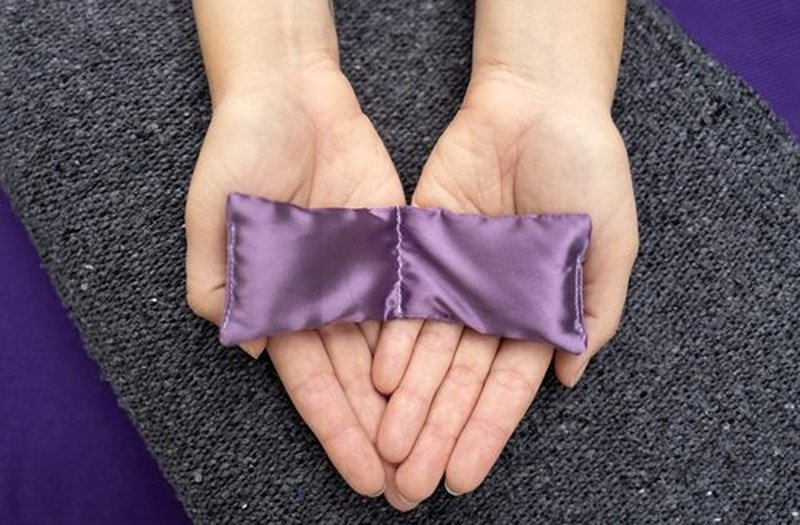 Clocktower Fitness Small and Ultralight Eye Pillow (6 x 2.5 in), for Yoga, Meditation, Relaxation, and Relief - Unscented (Purple)