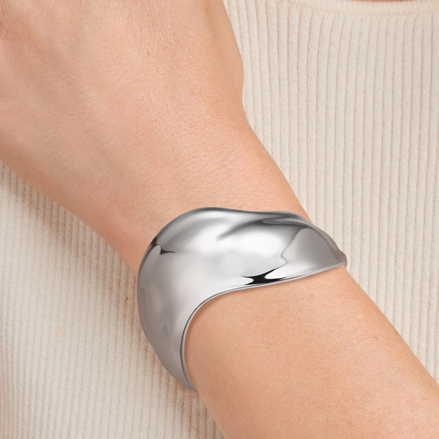 Amazon Essentials Silver Cuff Bracelet for Women - Fine Silver Plated, Chunky Bangle Bracelet