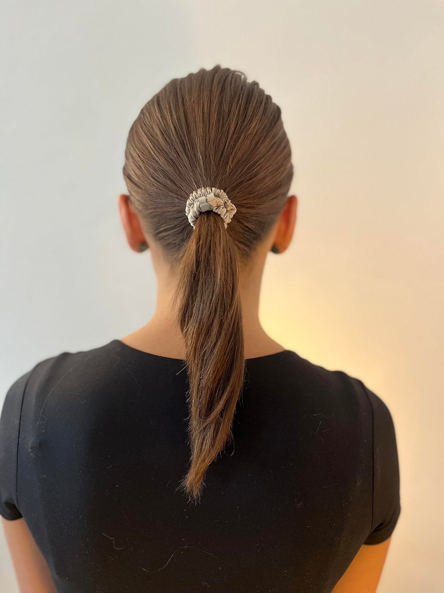 BONVEY - The Skinny Scrunchie - DARKEST BLONDE 100% Pure Mulberry Silk. Suited for all types. (Set of 4)
