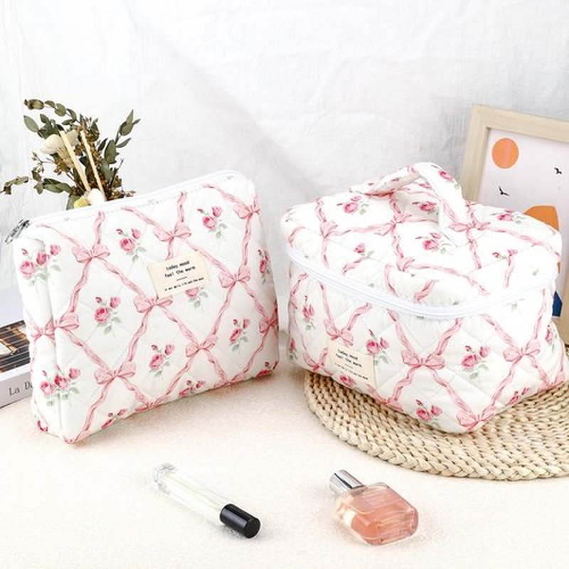 URSKYTOUS 2Pcs Cotton Quilted Makeup Bag for Women Girls Large Small Travel Floral Cosmetic Bags Set Cute Coquette Pink Makeup Pouch for Purse Aesthetic Cloth Flower Storage Toiletry Bag Organizer