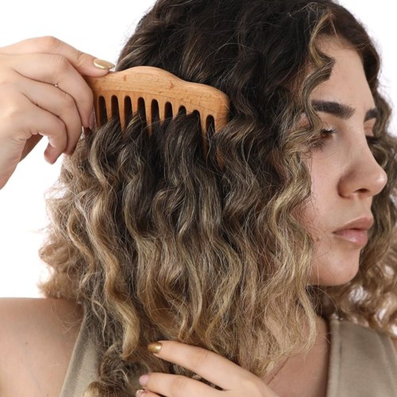 Wide Tooth Wooden Comb | Cepillo Ancho de Madera para Cabello | Natural Hairbrush | Vintage Style Hairbrush | Wood Comb for Gentle Styling | Anti-Static Hair Comb (Oval Wide Tooth)