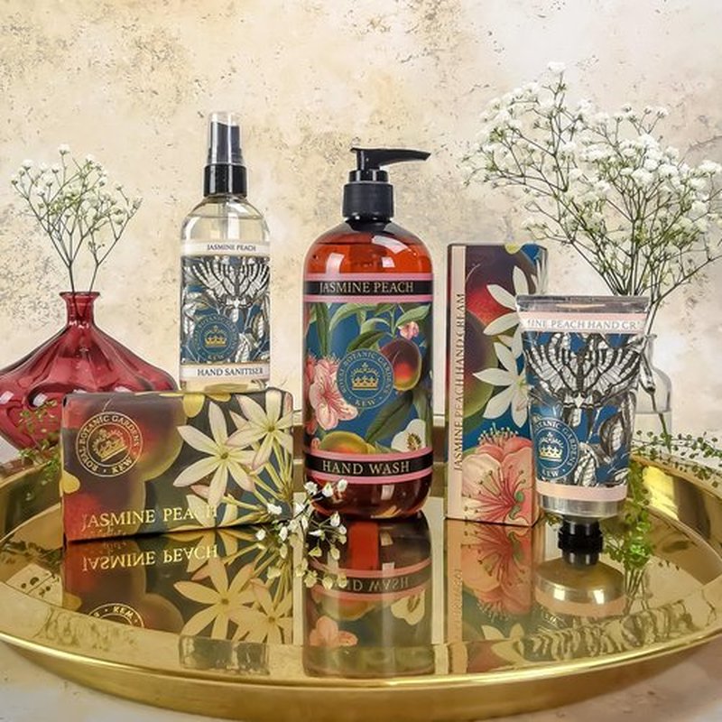The English Soap Company Kew Gardens Luxury Hand and Body Wash, Refreshing Botanical Wash with a Rich Lather, Enriched with Soothing Aloe Vera and Vitamin E, Jasmine Peach Scent 500ml