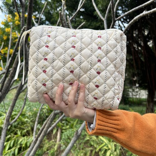 PAZIMIIK Cotton Makeup Bag for Women Large Quilted Travel Cosmetic Pouch Girls' Make Up Organizer,Little Flower Beige