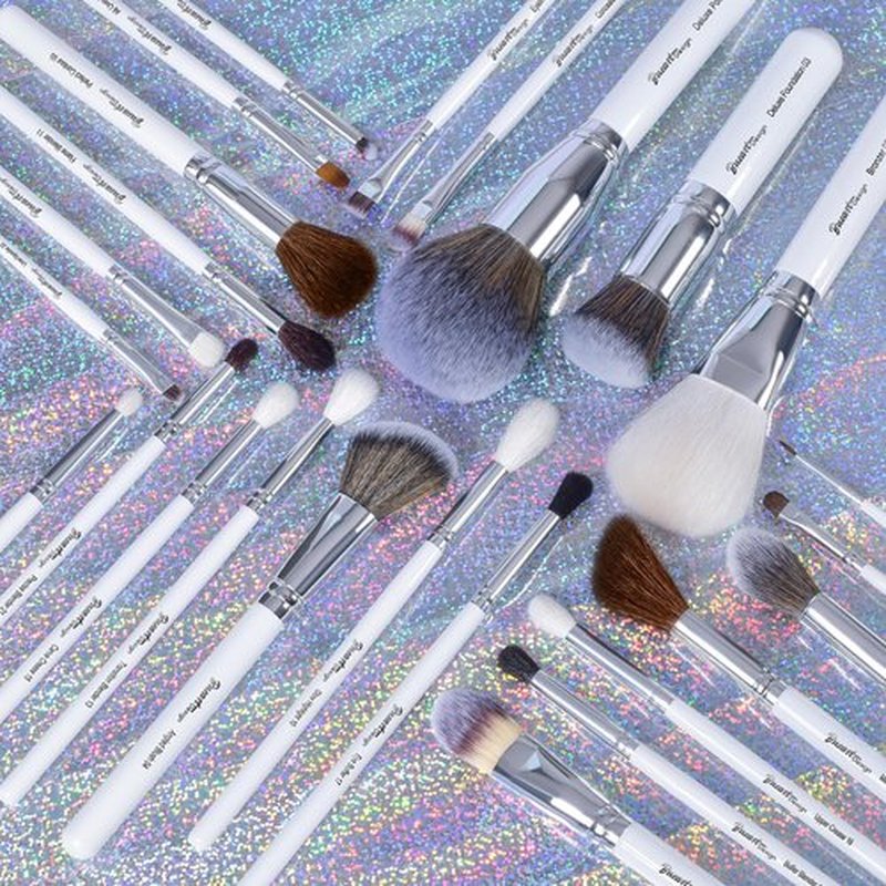 Bueart Design Pro Makeup Artist Deluxe Labeled Best Makeup Brushes Set Real Natural Goat Hair horse hair Professional Brush set with Luxury Extra Large Holder