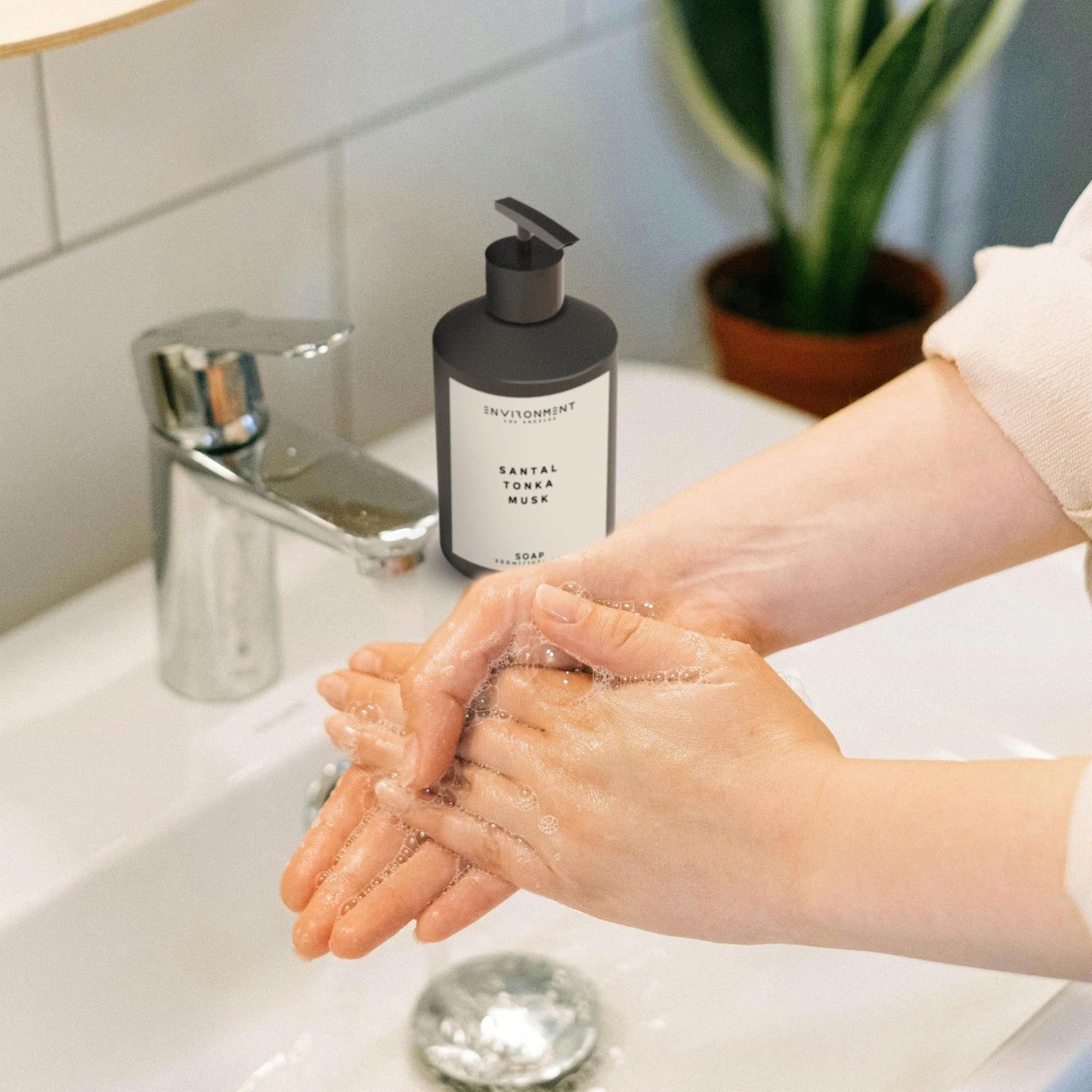 ENVIRONMENT Inspired by 5-Star Resort 1HT Hand Soap, 300ml Luxury Liquid Hand Soap (Santal | Tonka | Musk) Home Essentials, Kitchen & Bathroom Soap, Hand Wash, Vegan & Cruelty-Free
