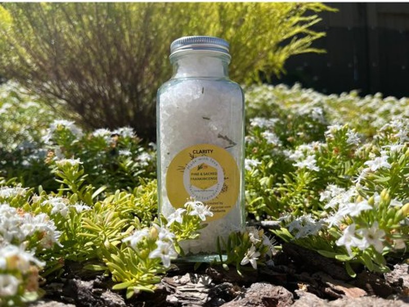 Botanical Bath Healing Salts: Premiun Nourishing Bath soak for deep Relaxation. Made with Organic Plants- Aromatic Oils- Rich Minerals. Promotes Overall Well-Being. (Sacred Frankincense, Pine), Clear