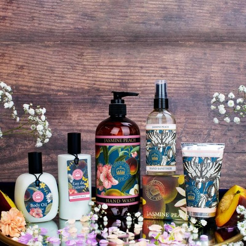 The English Soap Company Kew Gardens Luxury Hand and Body Wash, Refreshing Botanical Wash with a Rich Lather, Enriched with Soothing Aloe Vera and Vitamin E, Jasmine Peach Scent 500ml