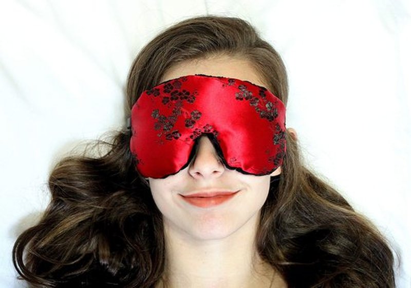 Candi Andi Handmade Opulence Yoga Eye Mask Pillow - Weighted Flaxseed Fill, Unscented, Satin & Velvet, Adjustable Strap - Ideal for Meditation & Restful Sleep -Red Moon Bloom - TEMF-RB