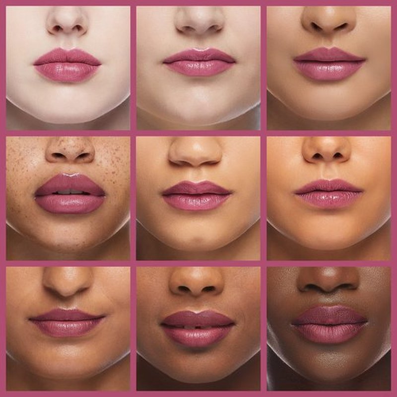 Pure Cosmetics Pure Illumination Lip Gloss - LED-lit Applicator w/Side Mirror - Non-Sticky, Moisturizing & Hydrating Lip Glosses - Soothes & Protects Dry Chapped Lips (Ooh La La)