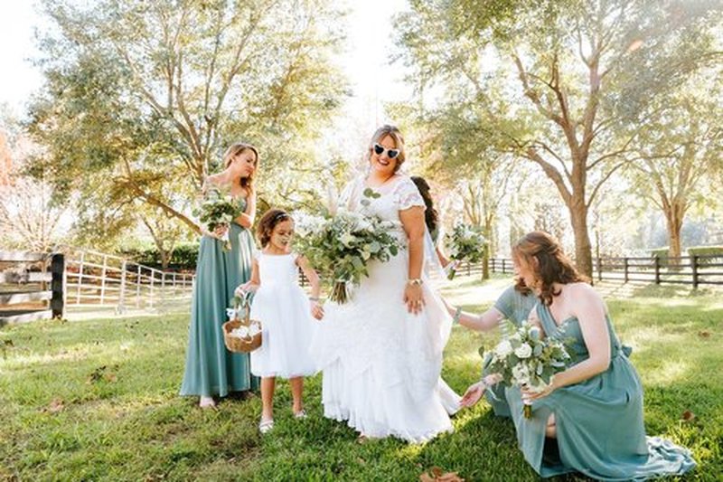 HHENGDAS Satin Bridesmaid Scrunchies Set of 8 Bachelorette Heart Sunglasses Hair Ties Bridal Shower Gift for Wedding Bachelorette Party Favors Bridesmaid Proposal Gifts (Off-white/White&Sage Green)