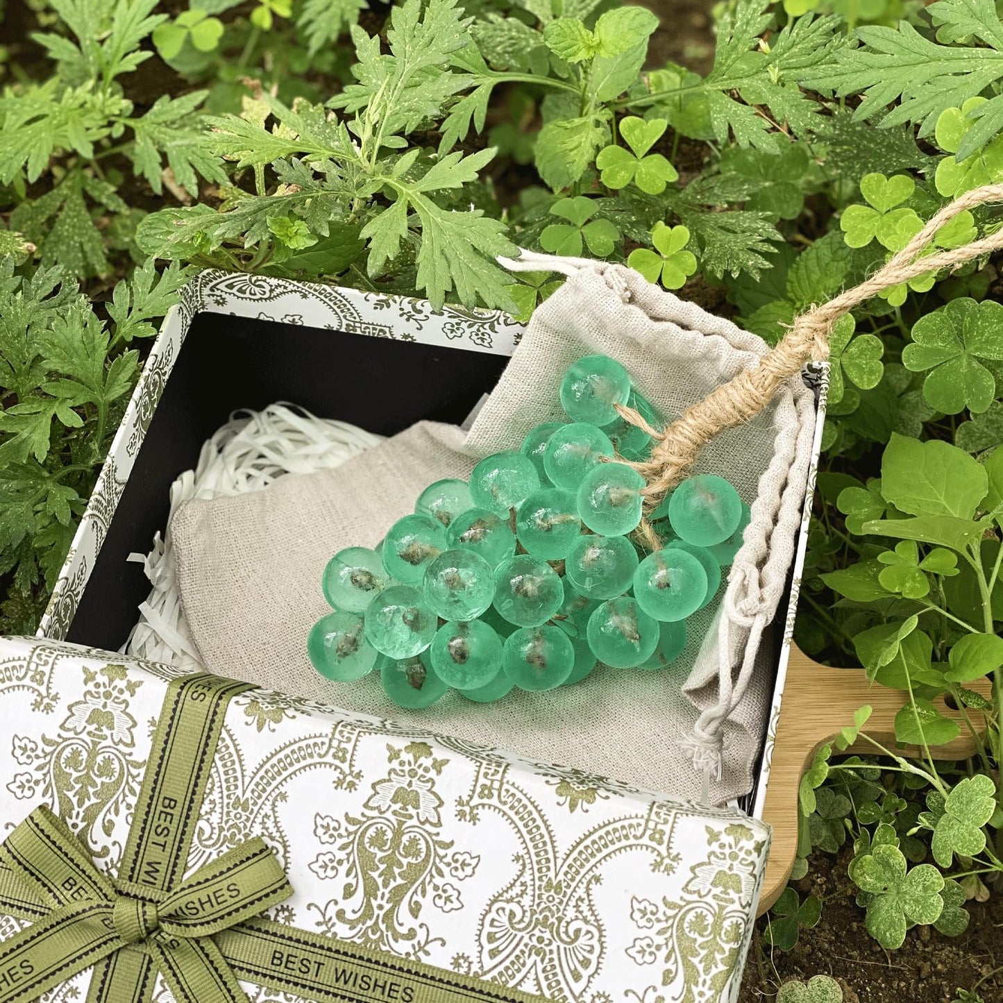 BIBOBIYB Fruit scented soap,Handmade soap of grape,Cold Process Bath Soap with Jute Twine,Grapes Soaps On A Ropes for Natural Aroma Skin Cleanse,Washing Hands,with Gift Box(Green/Large)