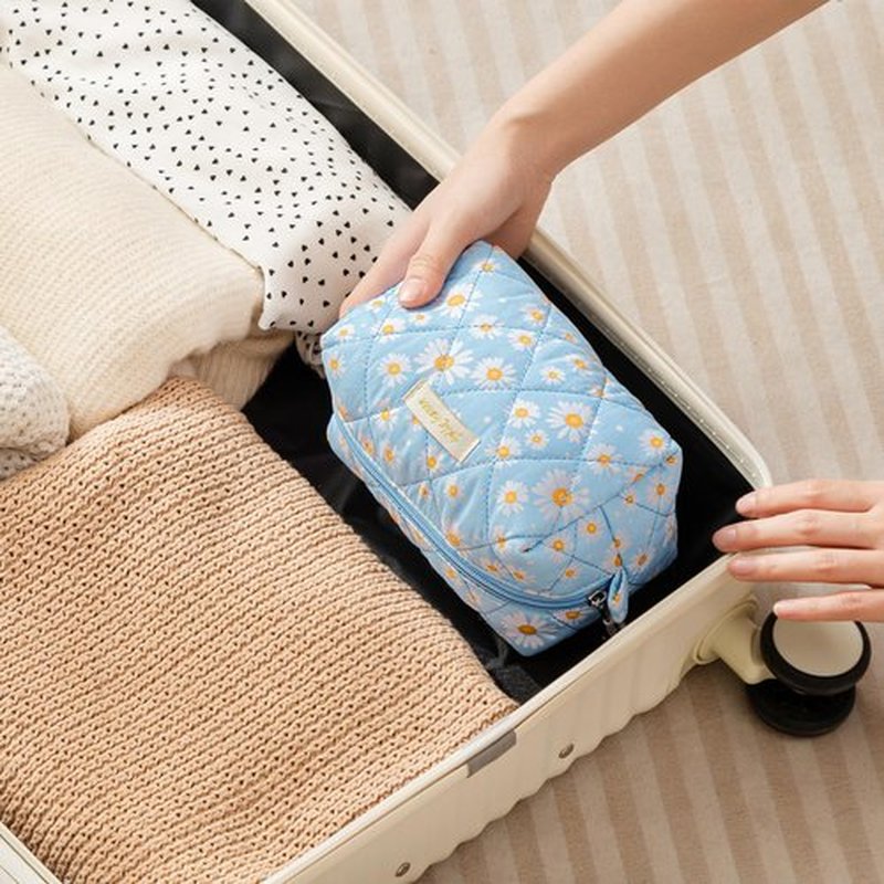 HBselect Quilted Makeup Bag Cute Makeup Bag Organizer Travel Cosmetic Bag Aesthetic Coquette Cotton Floral Make up Bag Toiletry Bags for Women Girls