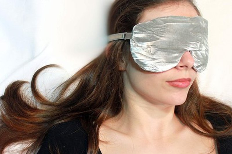 Candi Andi Handmade Opulence Yoga Eye Mask Pillow - Weighted Flaxseed Fill, Unscented, Satin & Velvet, Adjustable Strap - Ideal for Meditation & Restful Sleep -Lovely Lilac - TEMF-LL