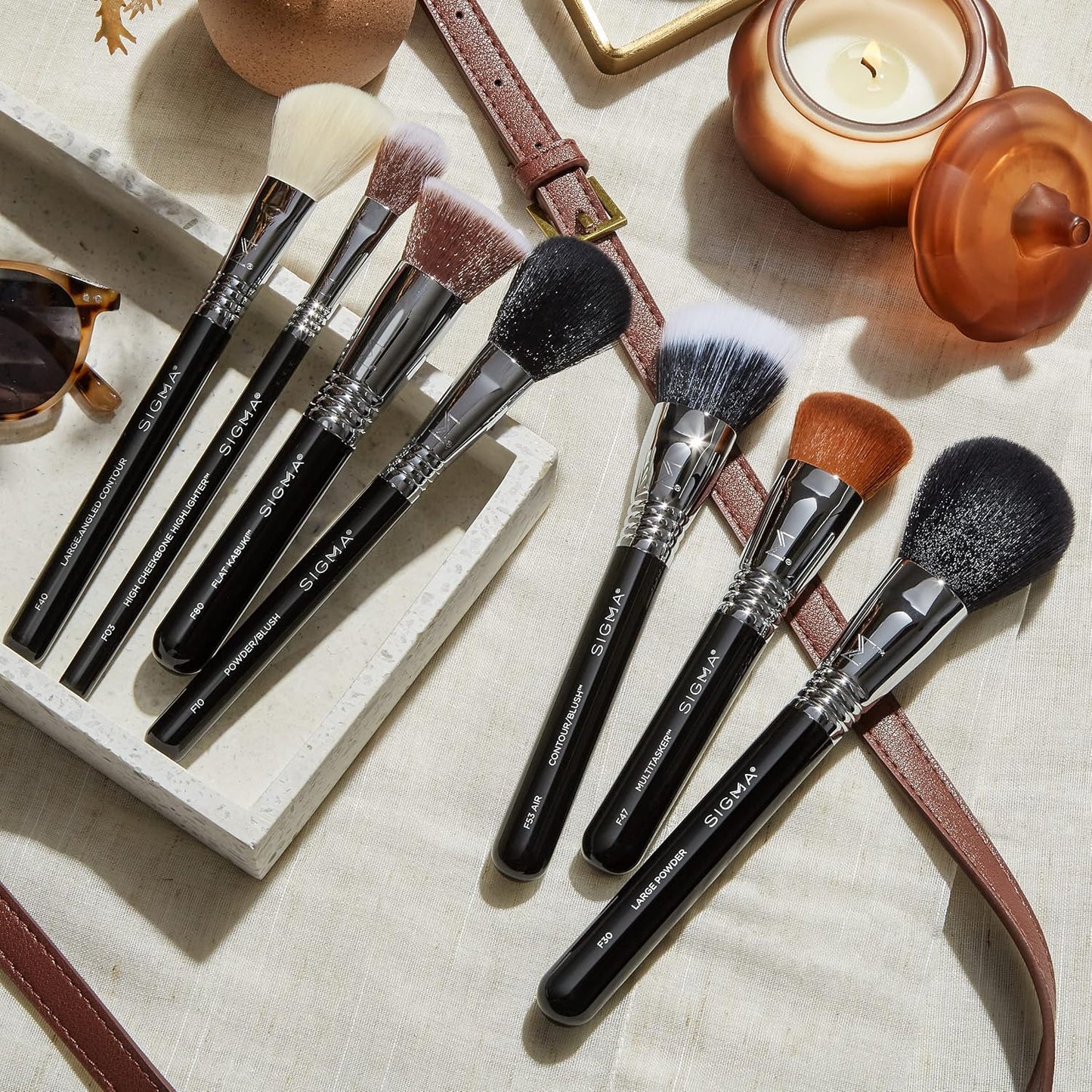 Sigma Beauty F30 Large Powder Brush - Professional Makeup for Loose Powder & Mineral Foundation
